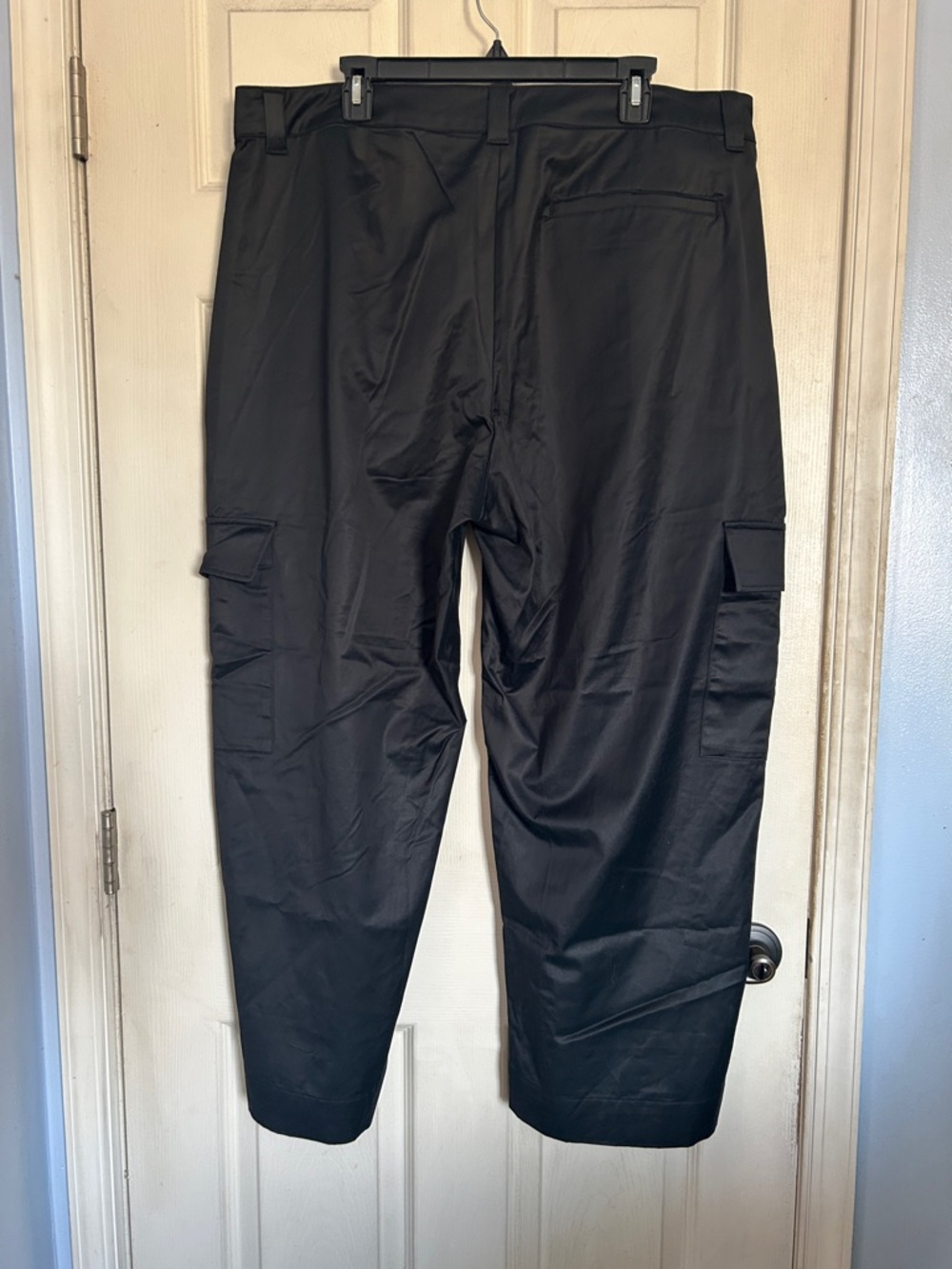 Old Navy extra high rise satin shine black jack cargo pants size 18 - Picture 2 of 4